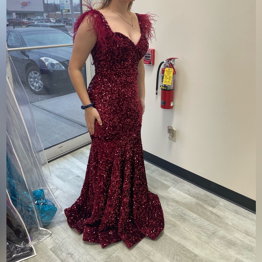 Burgundy/Maroon Morilee Madeline Gardner Stretchy Prom Dress sz/8